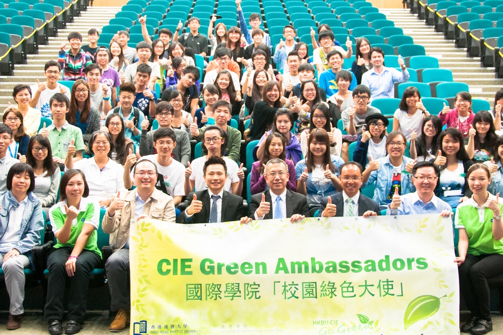 一連四天的綠色週圓滿結束，閉幕禮後國際學院一眾師生與合作機構代表合照。