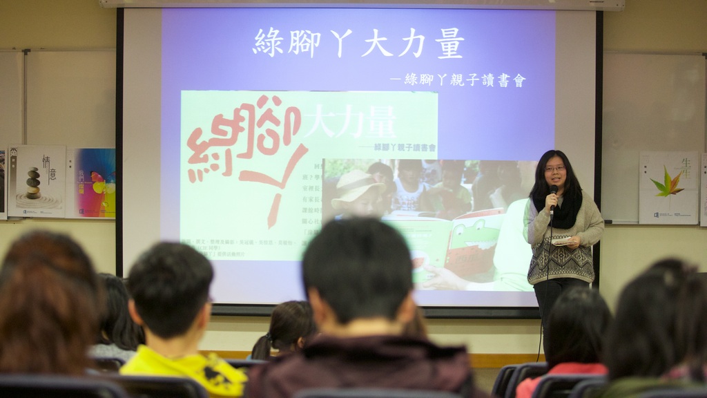 學生編輯吳愷恩分享撰寫《綠腳丫大力量──綠腳丫親子讀書會》的心得。
