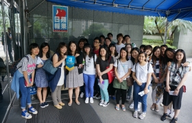 國際學院師生參觀台北蘋果日報辦公室。