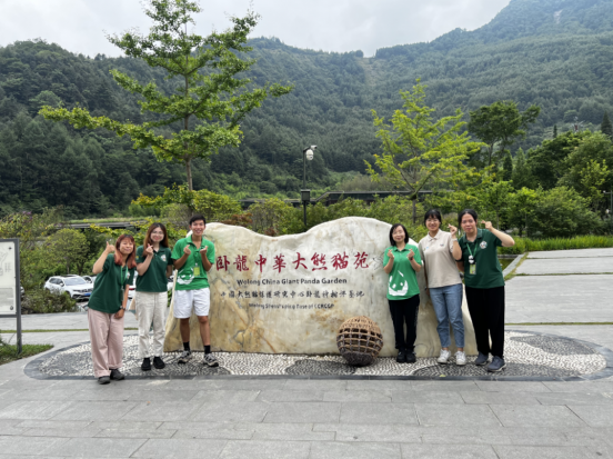 Hui Ying Ying, Year 2 GRMG student, joined the Youth Internship Programme at the Wolong National Nature Reserve in Sichuan. (She is the second left student in the group photo.)