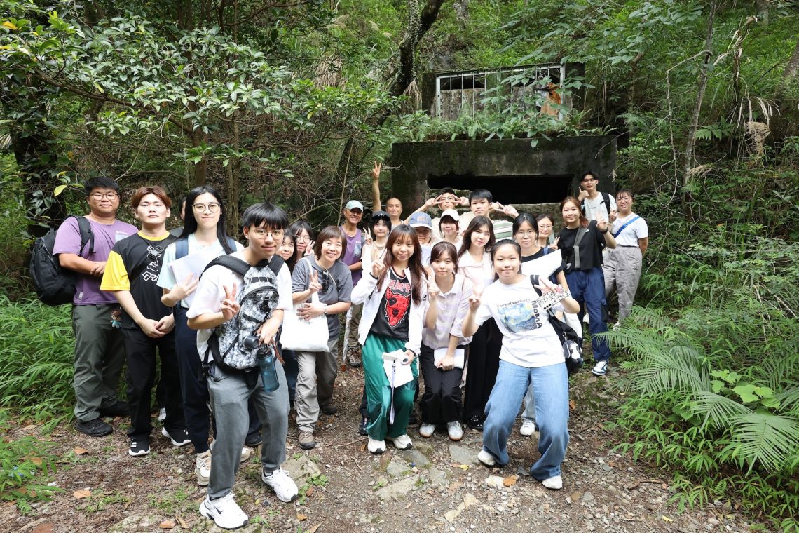 Group photo of GRMG students taken at the entrance of the closed Ma On Shan mine site.