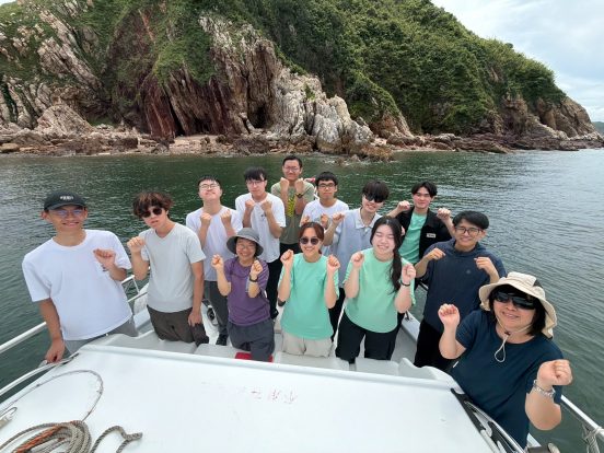 Zhang Jun Hao (Ken), a Year 1 GRMG student (second from right in the second row), reflected that the boat tour showed him that conservation is about understanding the connections between nature, culture and people.