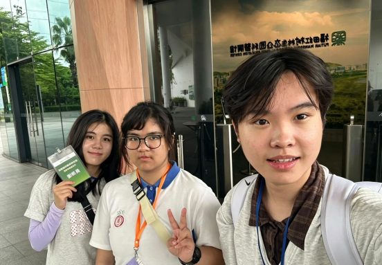 GRMG students joined the “GreenTech Youth Learning Lab GBA Trip 2026” at Shenzhen Futian Mangrove Ecological Park. The visit offered hands-on experience in urban ecology, biodiversity-friendly design, and wetland monitoring. Lorraine Wong (left) and Ken Zhang (right) are pictured alongside fellow students during field monitoring activities.
