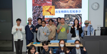 Exploring Fossils, Interpreting the Earth — The Story of Paleontological Fossils