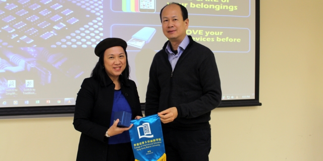Ms. Yuen Siu Ching, Senior Executive Producer of TVB speaks on media interview and news writing