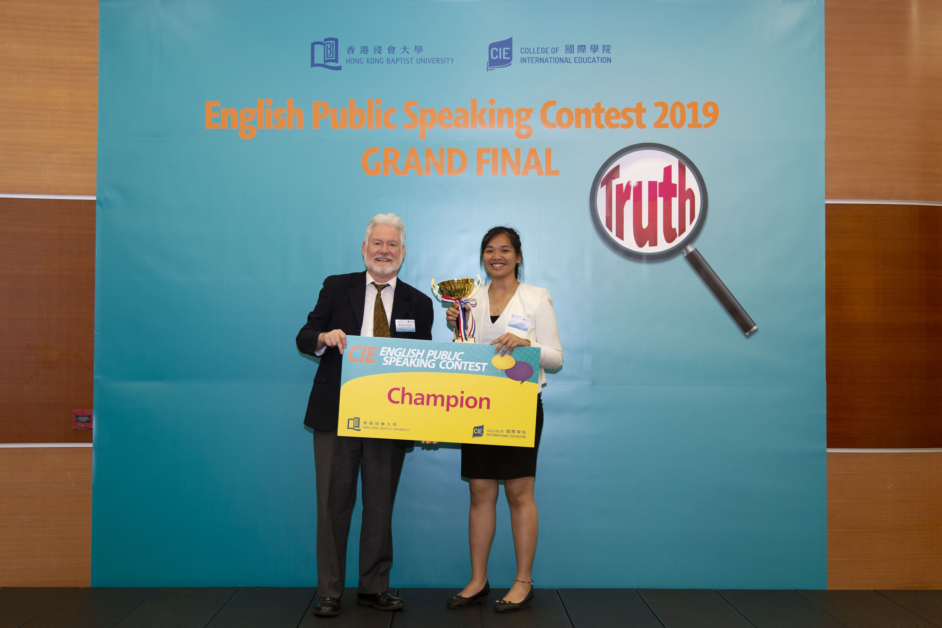 冠军得奖者香港道教联合会圆玄学院第三中学的Donna Izabel Manlangit同学同时获观众评选最佳表现奖。