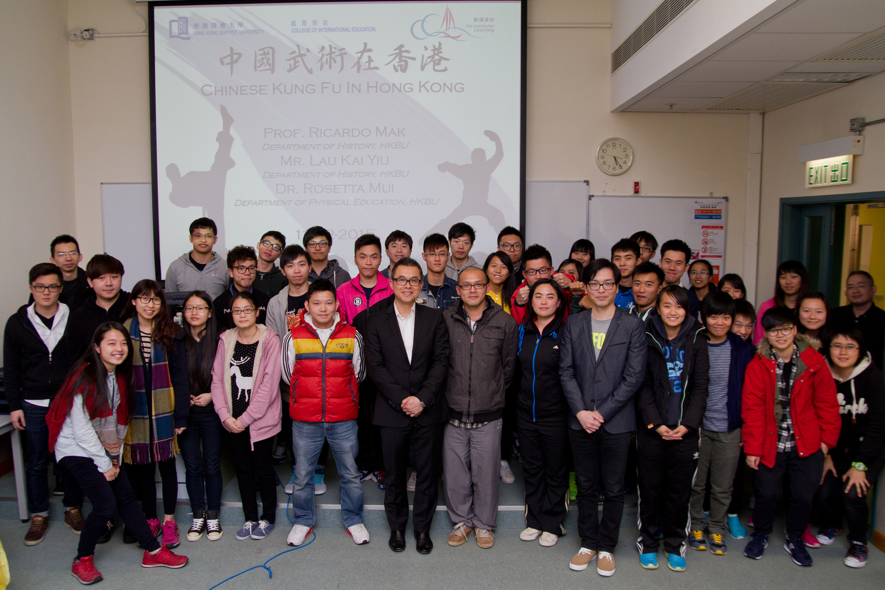 社会科学学部师生与讲座嘉宾合照