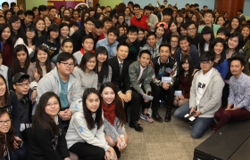 座谈会吸引近250名同学参加，最后于一片掌声下圆满结束◦