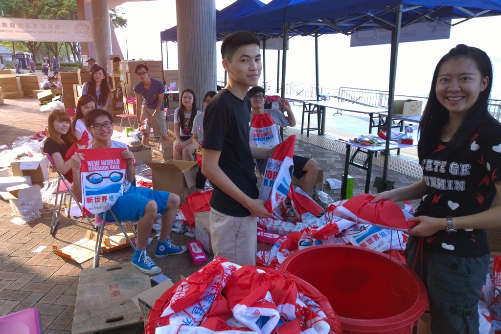 CIE students actively participated in preparing for the New World Harbour Race.