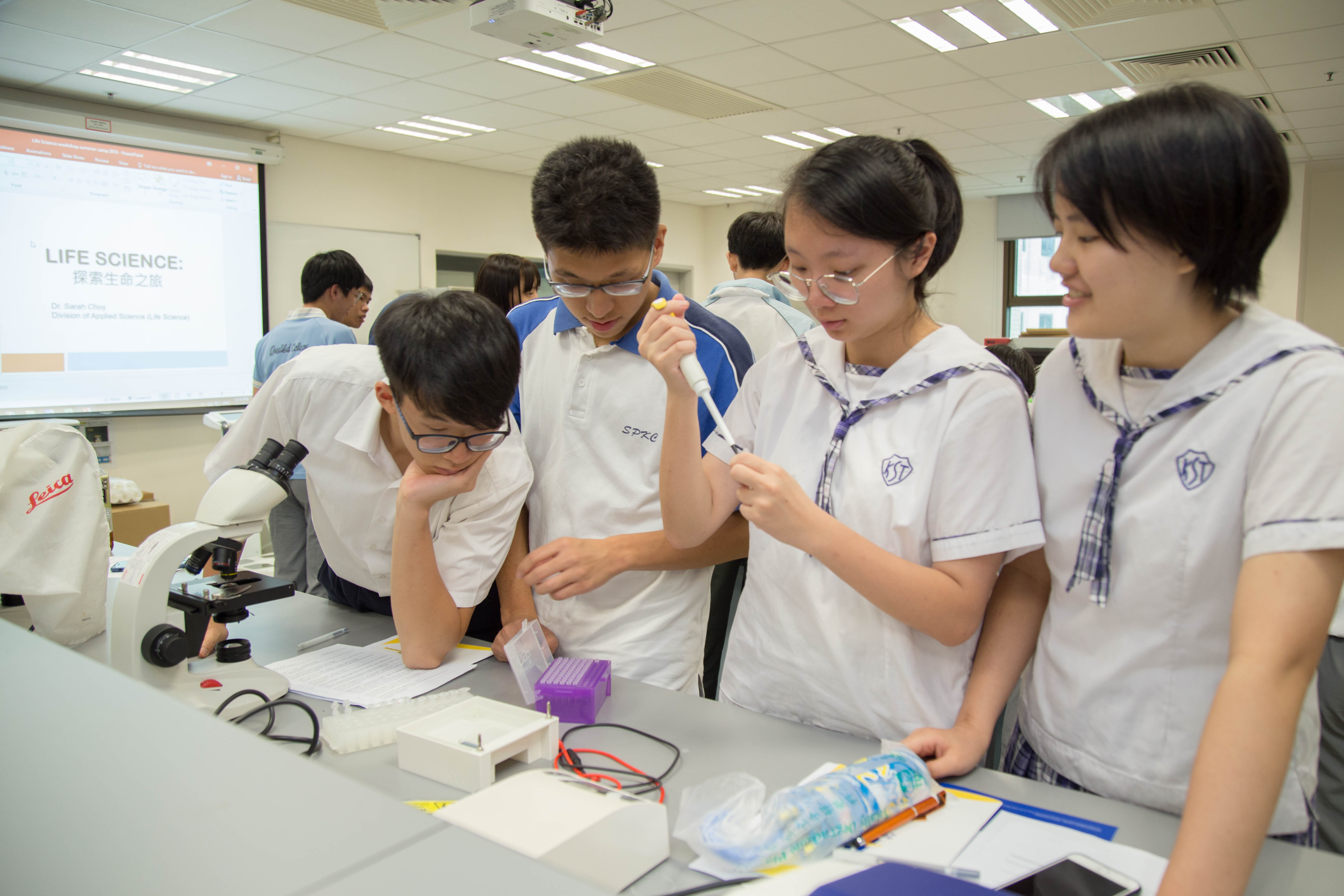 「暑期大學堂」工作坊讓同學接觸不同學術專修範疇，從中了解自己的興趣和能力。