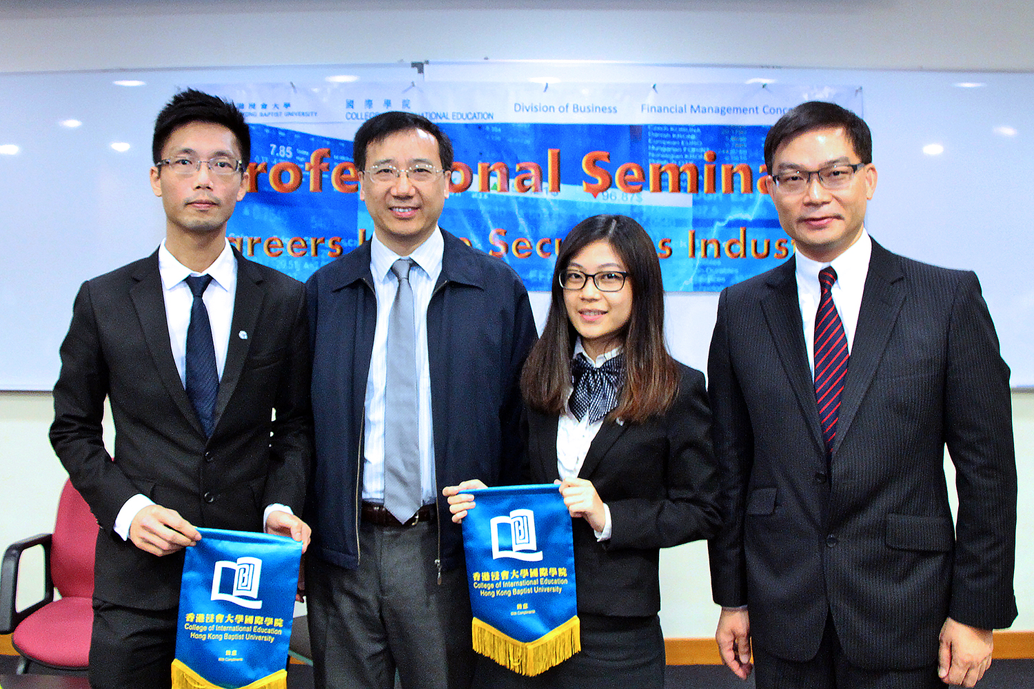 Mr. Peter Kan, Section Head of Continental Area (first form left), and Ms. Kiko Cheng, Section Head of Island Area (second from right)   of the Clientele & Asset Management Department  of i-Access Group receiving  souvenirs from Dr. Gordon Wong, Division Leader of Business Division.