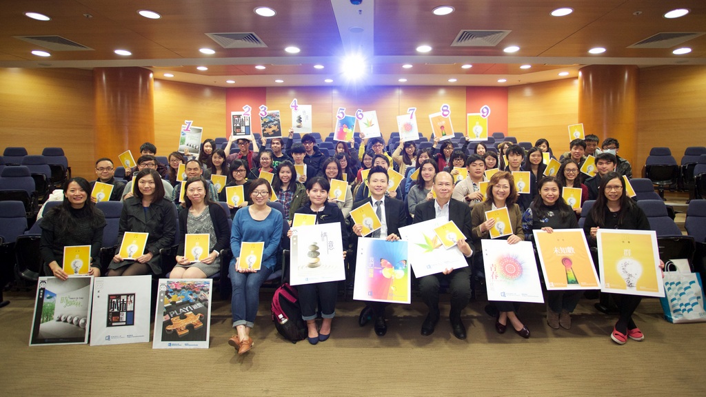 浸大国际学院总监刘信信博士（前排右五）出席支持《觅Invisible》第九卷出版发布会，与师生编辑团队合照。