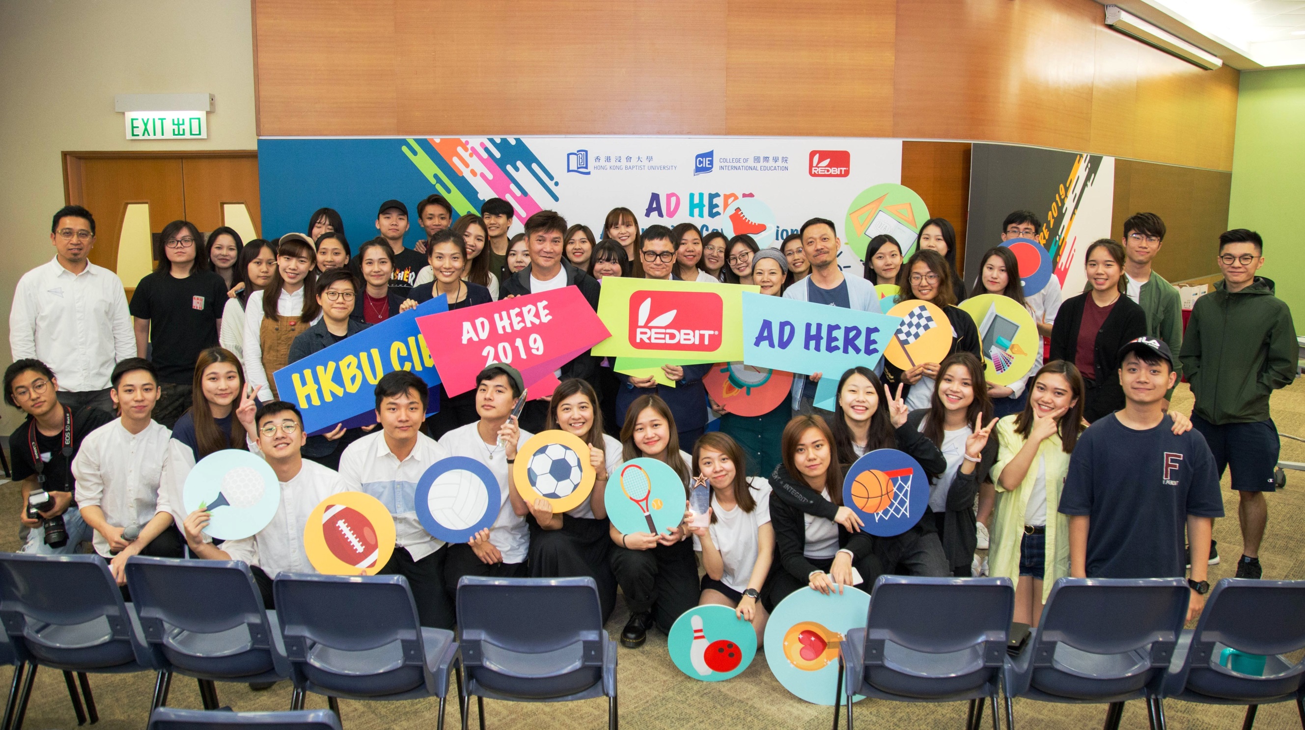 AD HERE广告大赛2019圆满结束，学院让参赛同学透过与商业品牌合作，从而真正掌握广告及公关行业的实际运作。