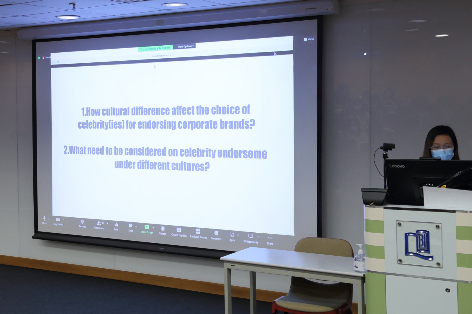 国际学院与马来西亚国际伊斯兰大学同学进行在线交流  一同学习广告创意