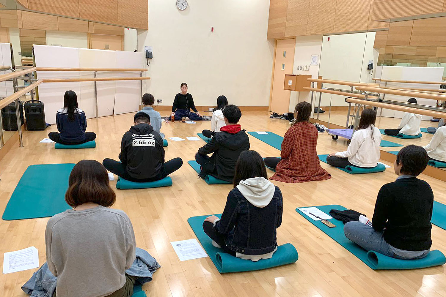 「當下 · 自在 · 靜觀校園計劃」透過靜觀學習的體驗，助同學觀察自己的感受和情緒，培養一份專注覺察力和開放的心。