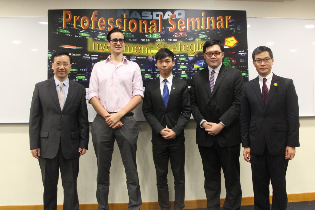 Mr. Ryan Liam (Second Left) and Mr. Lawrence Sit (Second Right) speak on investment strategies.