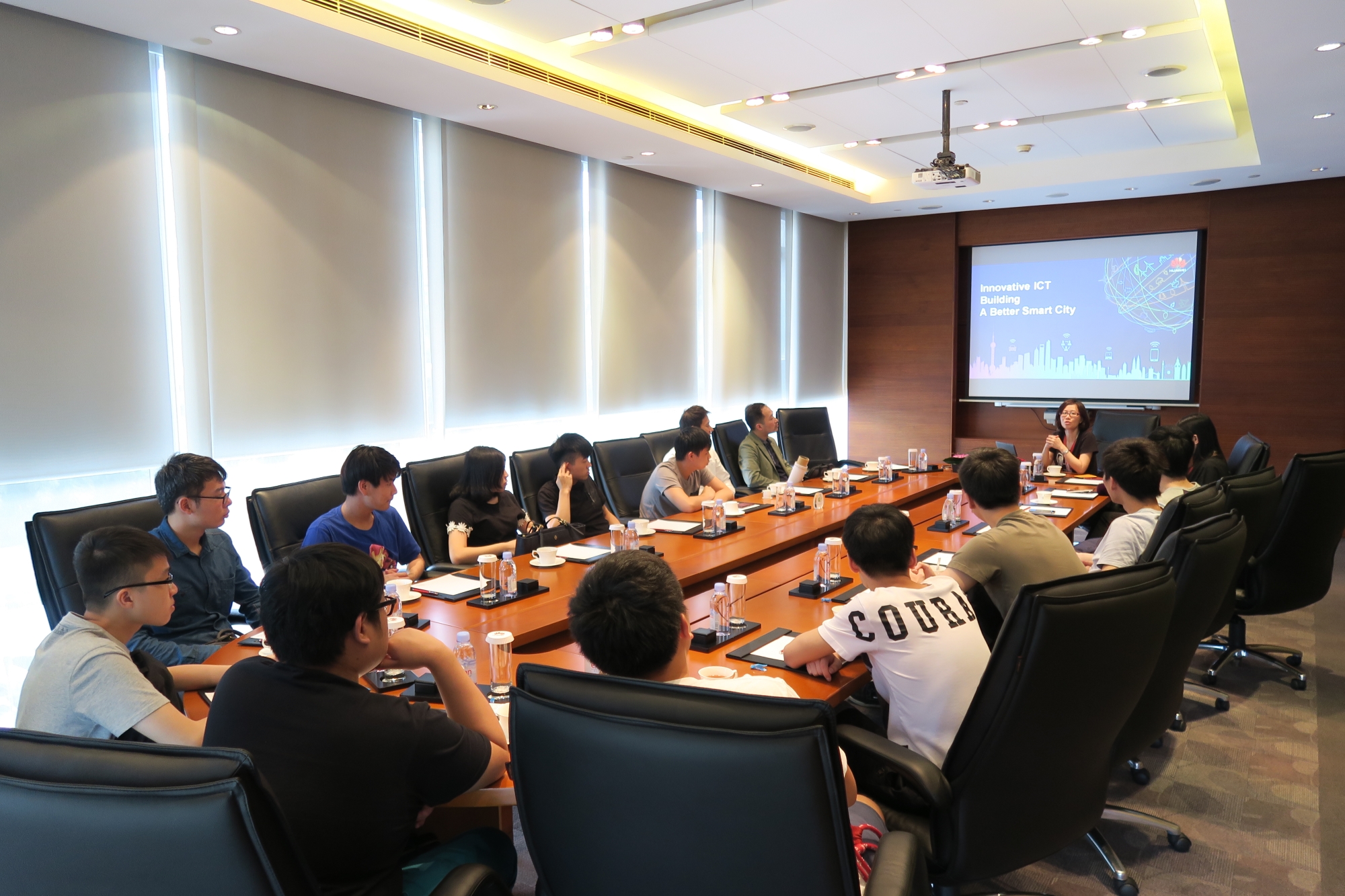 Ms. Debbie Leung of Huawei shared how to use technology to build a Better Connected World.