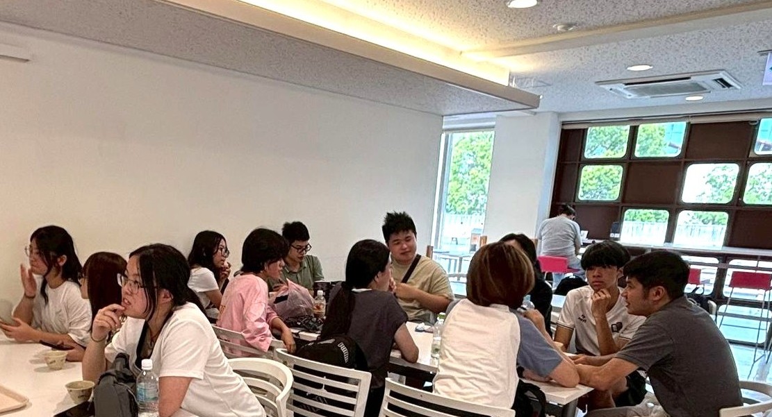 Students visited Kyoto University and exchanged academic and campus life experiences with the local students.