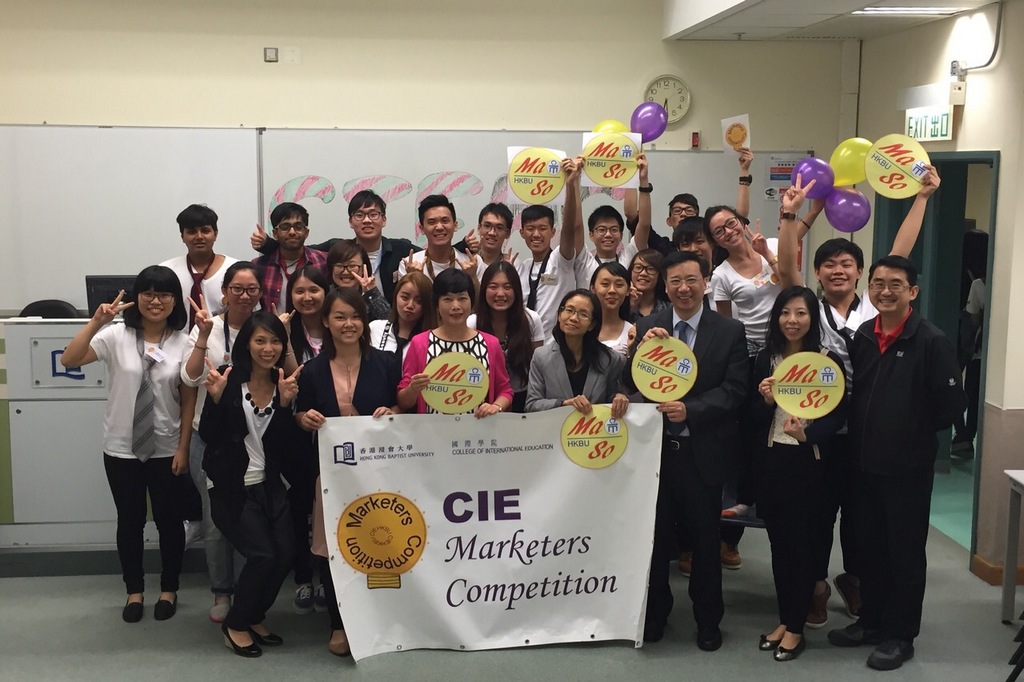 Ms. Phyllis Cheuk, Executive Director & CEO of Kampery Group (third in front row) having a group photo with students after the event.