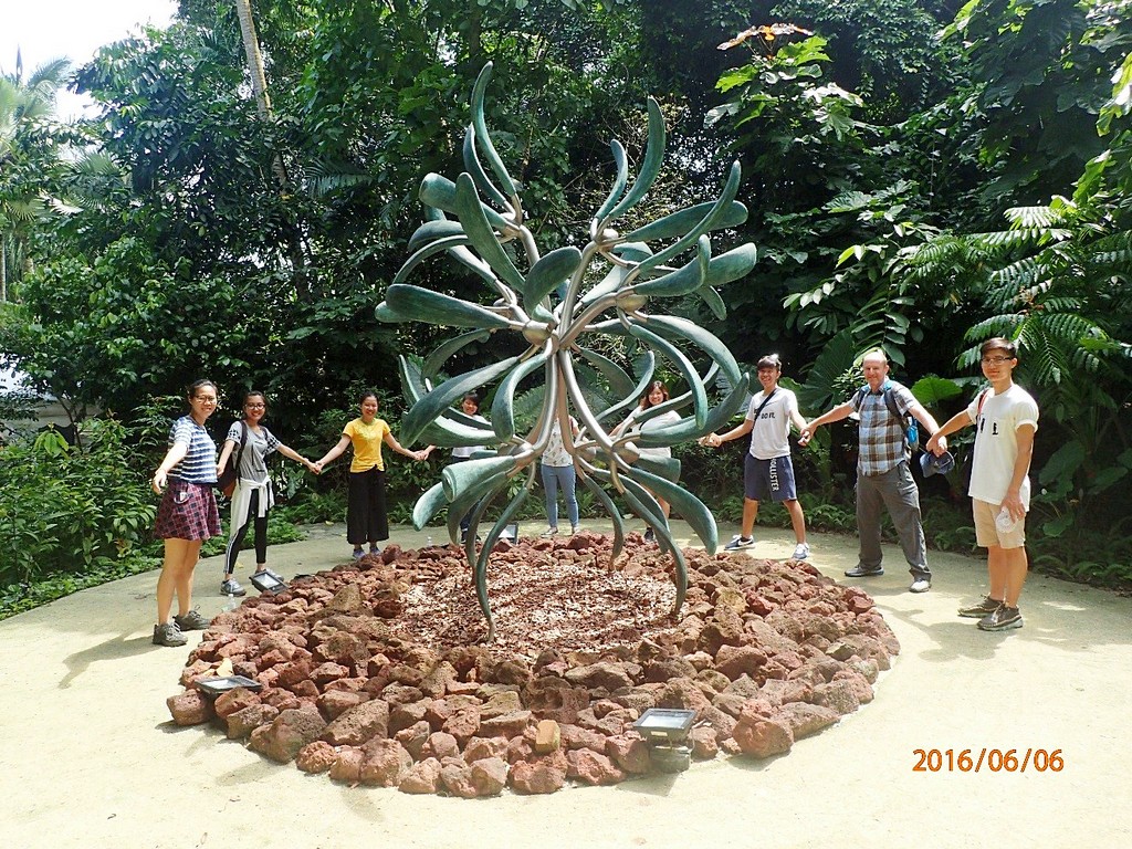 The sculpture of the “seeds of the Dipterocarp tree” in the Singapore Botanical Gardens, which was commissioned to commemorate 50 years of Singapore independence. 