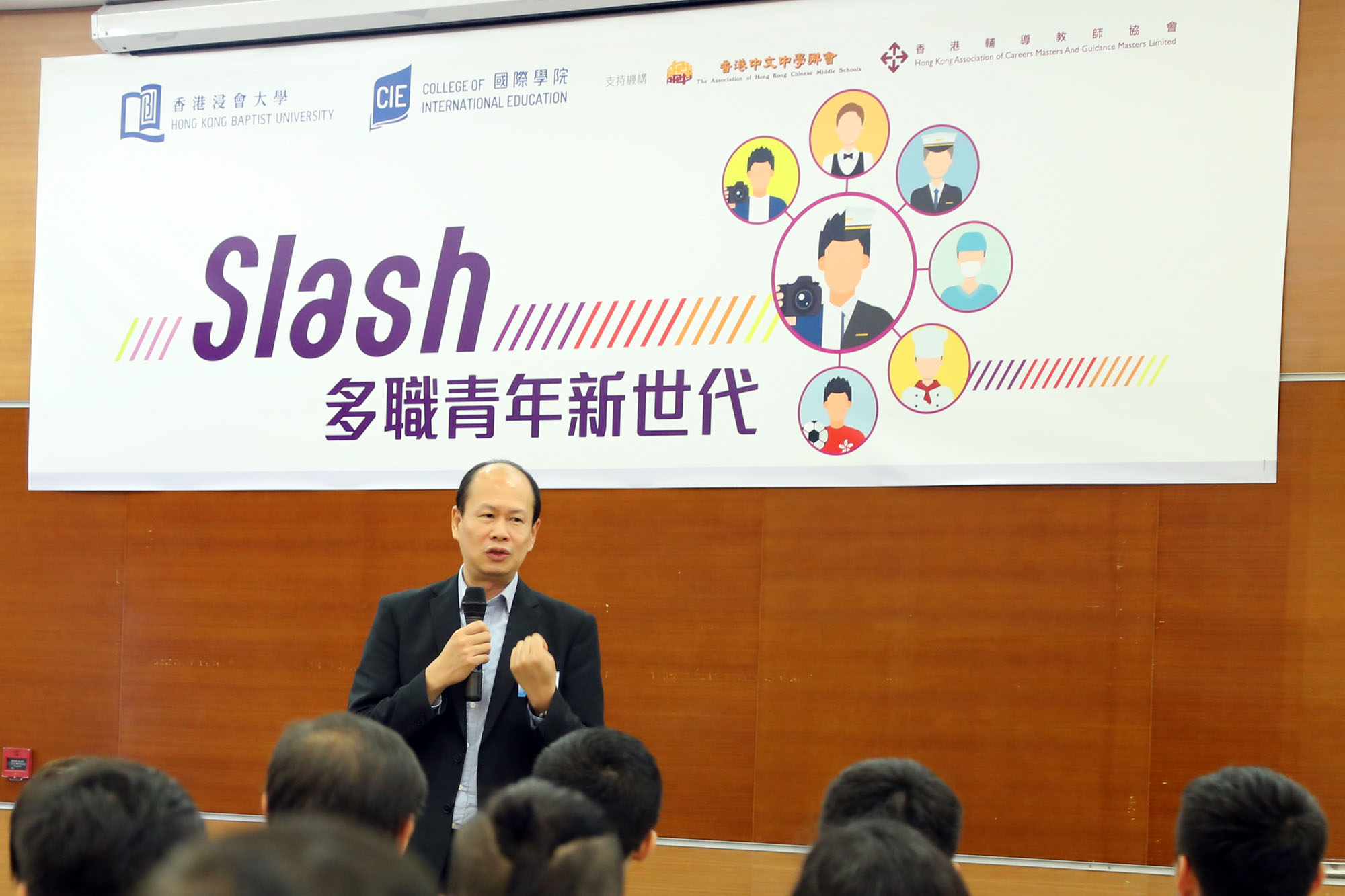 梁万如博士认为让学生及早接触工种，认识自己的真正兴趣，无论日后从事多职或单一工作模式，亦有助个人职场发展。