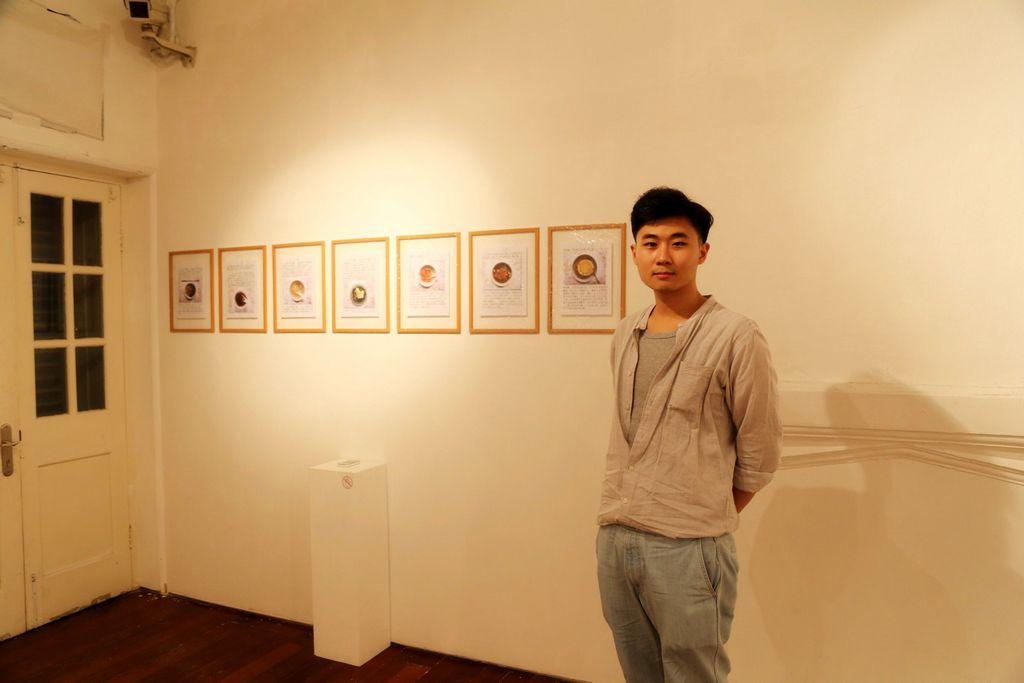 杨家杰同学以摄影作品「我不在的那些日子」，重构与祖母相处的点滴，带领观众在真实与幻想之间游走。