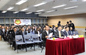 The adjudicators, Mr. Michael Hung (left), Dr. Gordon Wong (middle) and Mr. Christopher Wee (right) were impressed by the professional performance of the finalists.
