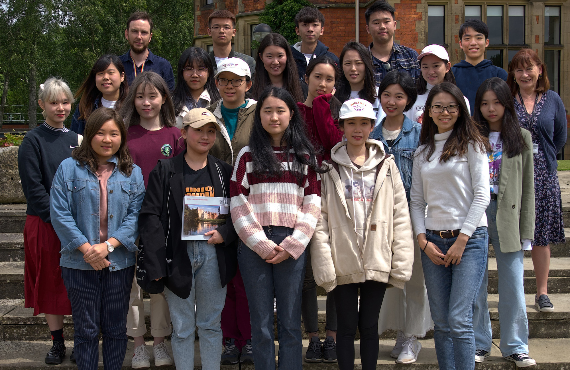 同学到约克大学学习各种英语运用技巧外，还了解当地传统英式文化。