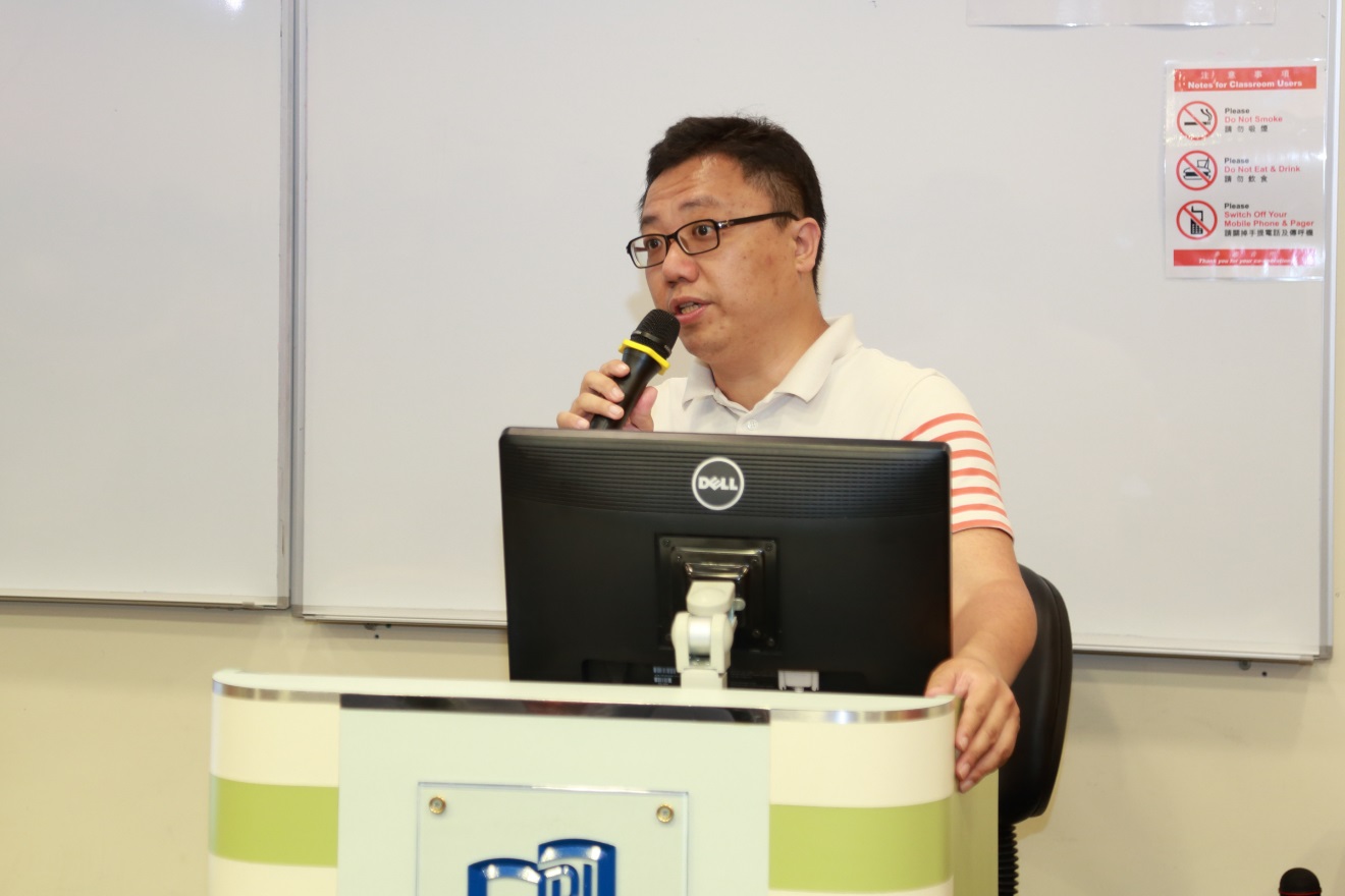 Mr. Jacob Lo, Environmental Engineer (Arborist Specialization) of MTR Corporation Limited, giving his talk to the enthralled audience.