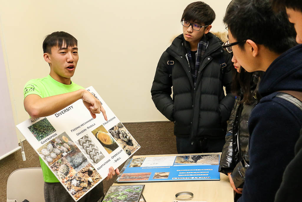 Kayson Lo, a CIE ENCS alumnus explained the adaptive features of molluscs to secondary school students.