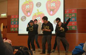 “The Sixth Sense”, the first runner up, lively presenting their promotion plan to the judging panel.