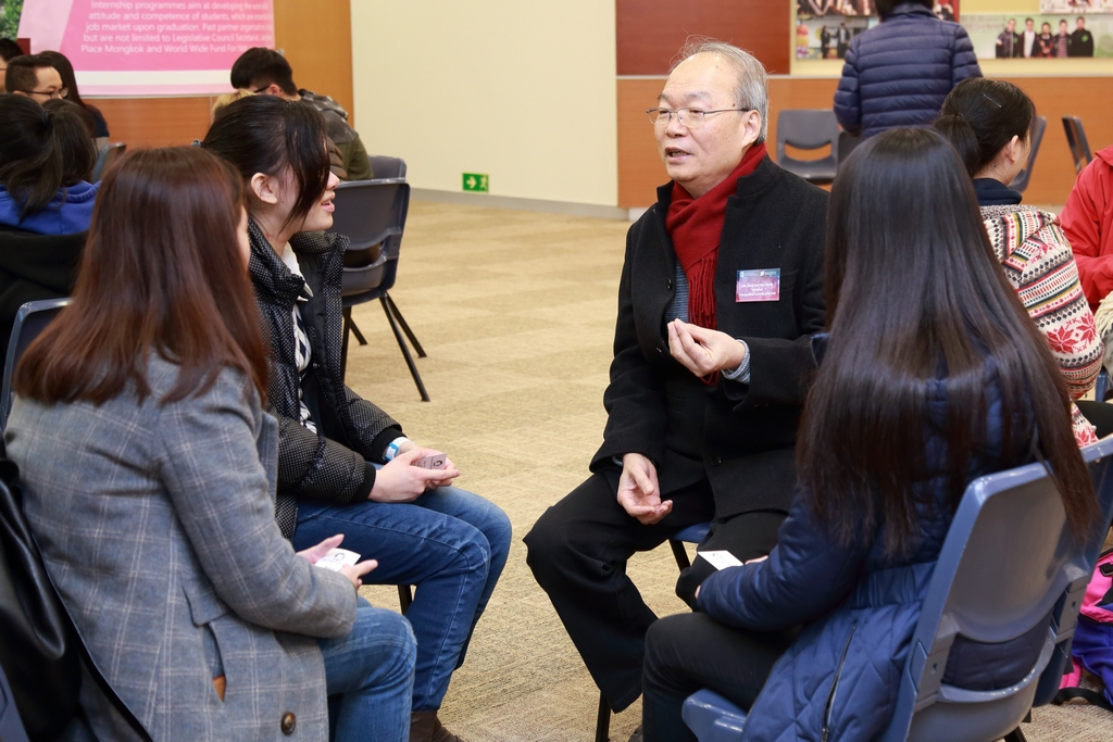 典礼开始前，大会安排互动环节，让企业导师与学员互相交流，作初步认识。