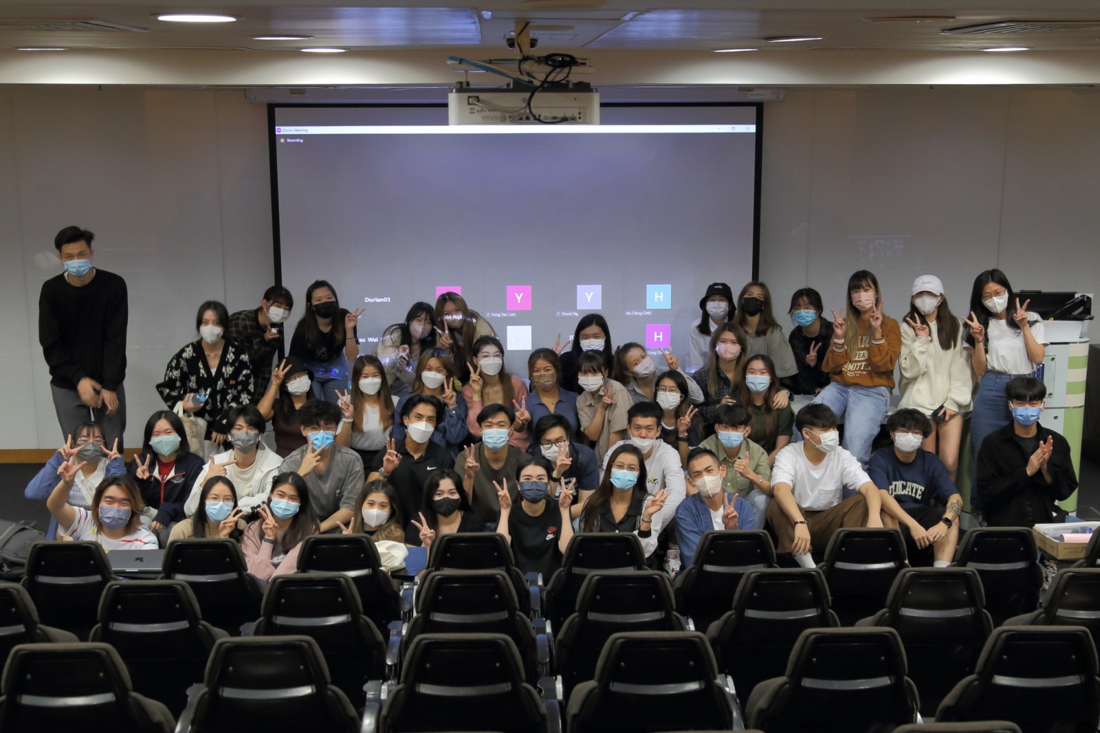 国际学院与马来西亚国际伊斯兰大学同学进行在线交流  一同学习广告创意