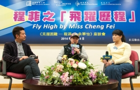 程菲小姐(中)，余翠怡小姐(右)與同學分享她們訓練中的種種艱辛，並鼓勵同學堅持理想，克服困難。