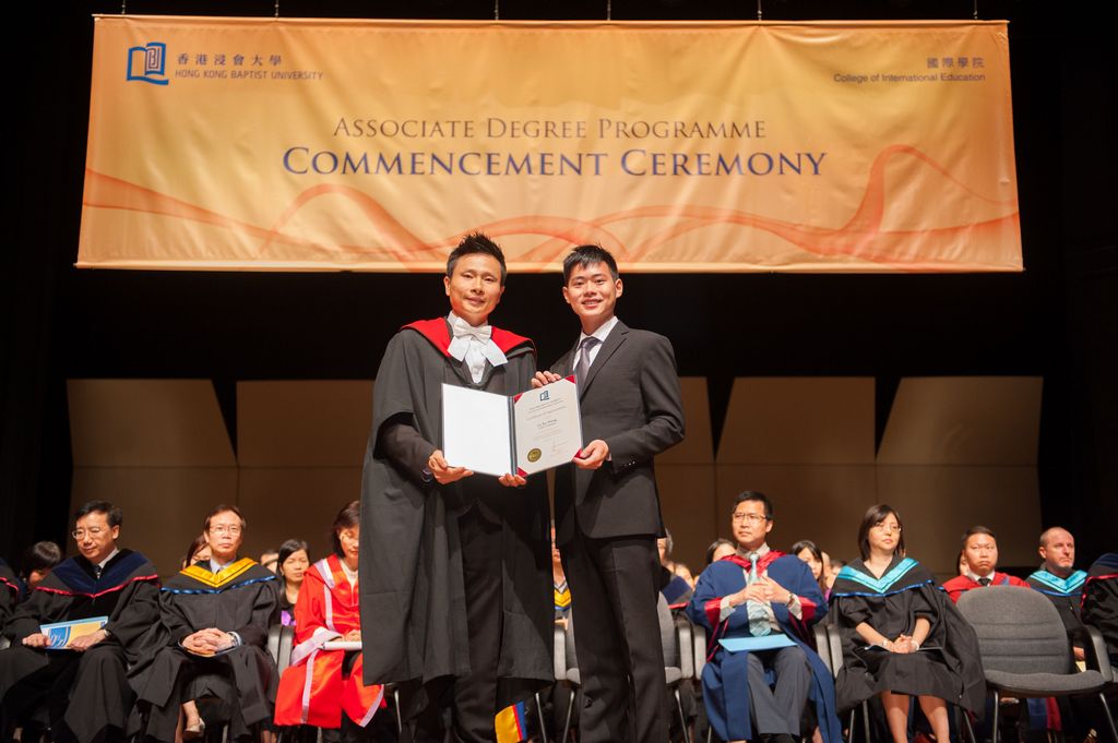 国际学院总监刘信信博士鼓励同学怀着积极的求学态度与决心开展未来两年的大学生活，珍惜每个学习和成长的机会。
