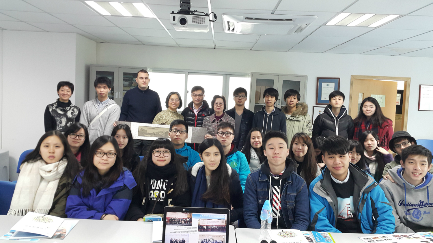 CIE students were briefed on the articulation path by Professor Stella Cho, Dean of Division of Business and Management (middle on the last row), UIC.