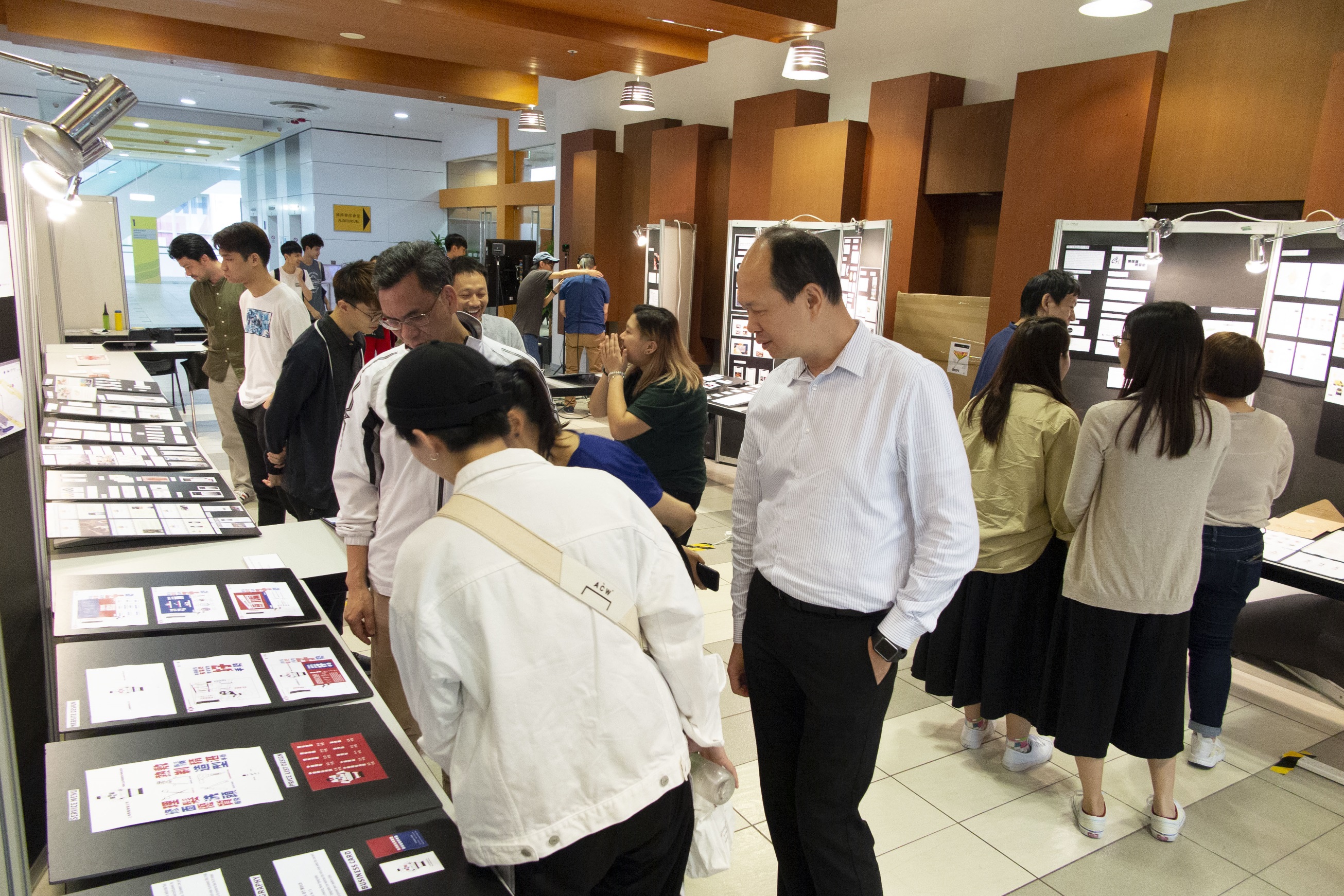 展覽以「Mind Blowing」 為主題，展示18位同學的課堂設計習作和個人作品。 