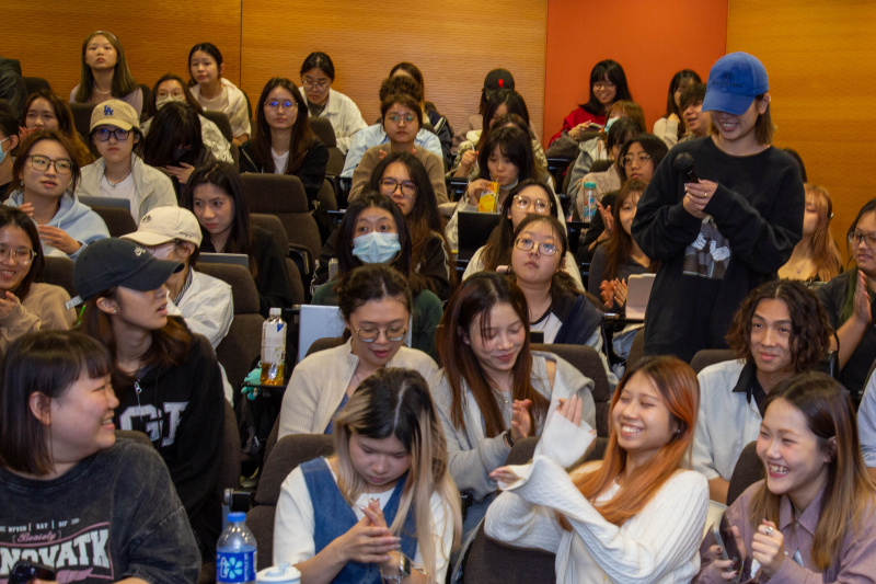 同学反应热烈，于问答环节踊跃提问。