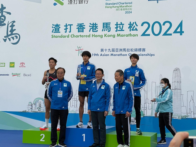 Leung Tak Yeung wins 2nd runner-up  in 10km Challenge at the Standard Chartered Hong Kong Marathon