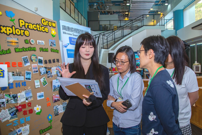 市场学同学透过StudyFest展览分享学习成果