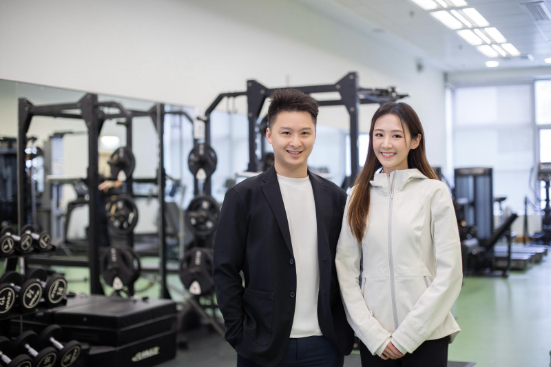 國際學院社會科學學部講師吳誠先生（左）及藝術體操教練王虹茵（右）從不同角度，為大家講解運動產業需求及新課程特點。