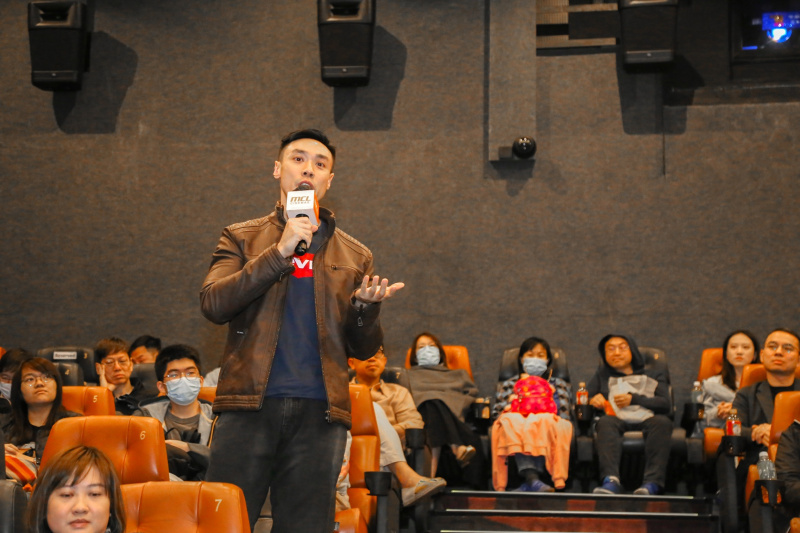 校友Hugo曾獲頒地區傑出青年獎，現時開設社企幫助推廣運動與健康的知識。他感謝老師給予肯定與支持，啟發他探索自己的長處和興趣。