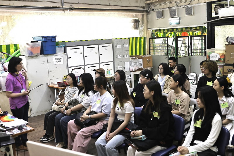 Students demonstrated keen attention and active engagement throughout the workshop.