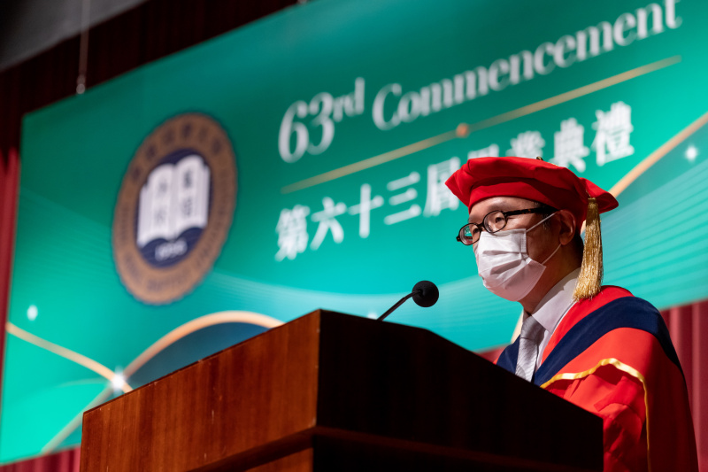 浸大持续教育学院院长钟志杰教授致辞时赞扬同学面对挑战时坚毅不屈、韧性十足，他日定必能创出美好的前景。