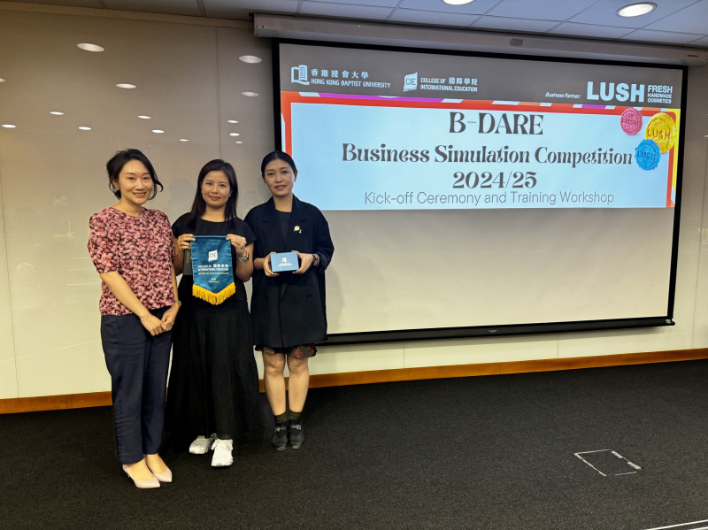 Dr. Connie Li, Division Leader of Business Division (left), thanked Ms. Miranda Cheung (middle), Managing Director LUSH Greater China, and Ms. Lena Lu (right), Digital Marketing Manager of LUSH for joining the kick-off event.