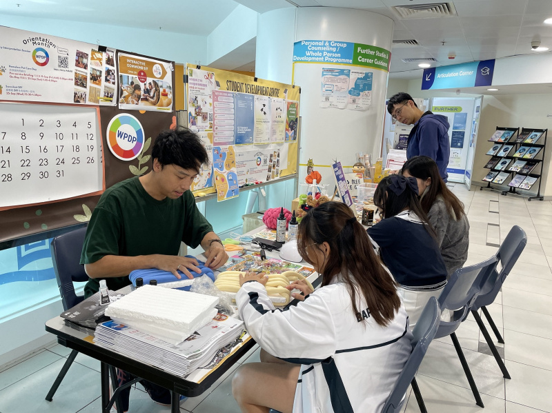 手作區域則設有木匙扣製作及冰島毛線小包編織攤位。
