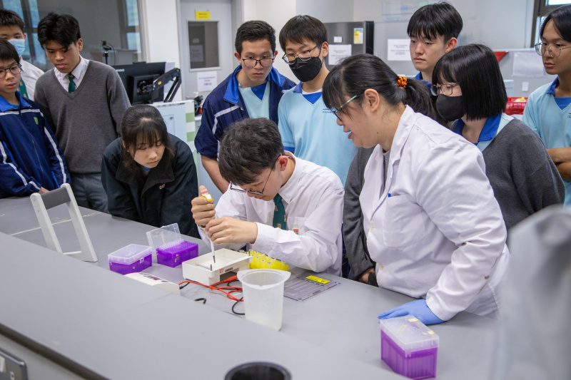 工作坊让同学认识课堂以外的学术领域，透过讲解及实验进一步了解生命科学的课题。