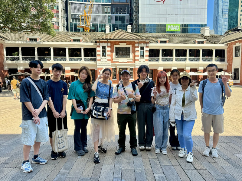 SDC, the non-local and non-Chinese speaking student support groups co-hosted a half-day cultural tour to the Hong Kong Island to explore Hong Kong’s history and culture.