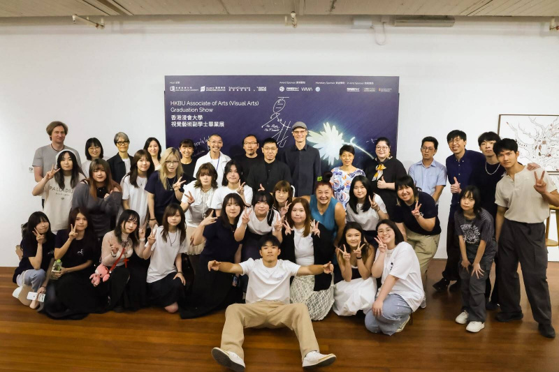 浸大國際學院視覺藝術副學士畢業展2026以《夏花》為題，表達同學經歷風雨與挑戰後茁壯成長的過程。