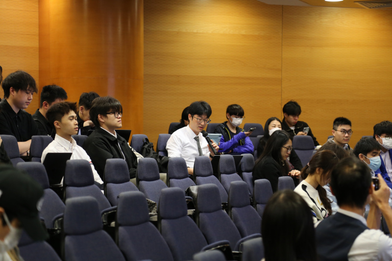 Students were keen to interact with the guest speaker.